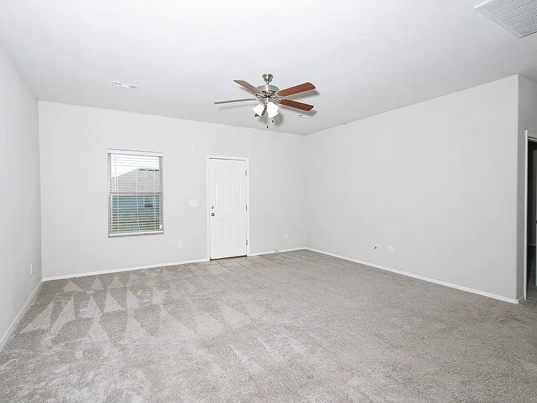 2711 Wyandotte Ave — Photo 11