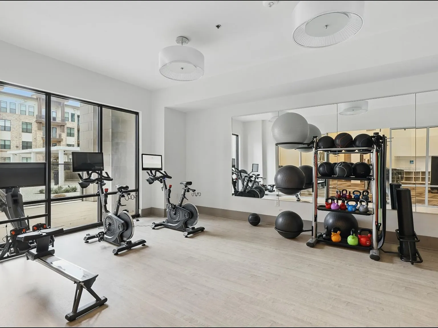 2 bed, 1151 sqft, $2,100 — Photo 4