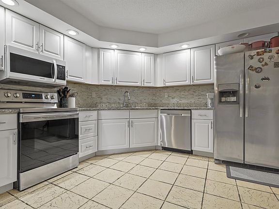 5th image of 417 Harmon Cove Tower #417