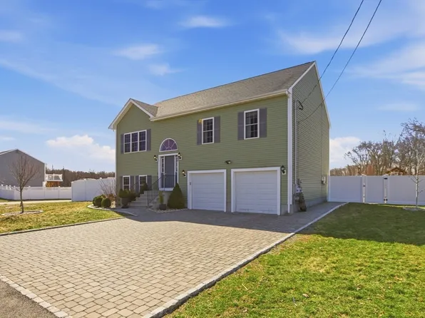 341 Courtney St, Fall River, MA 02720