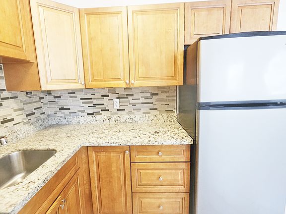 2nd image of 519 W Kalmia Dr #11297346