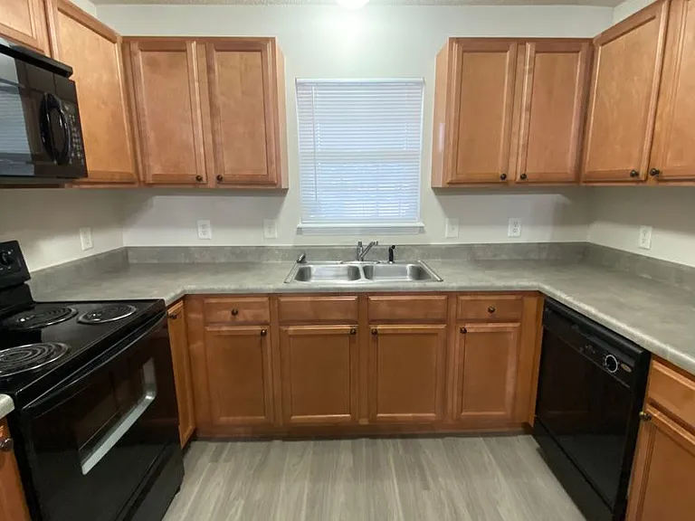 Meridian Park Apartments — Photo 94