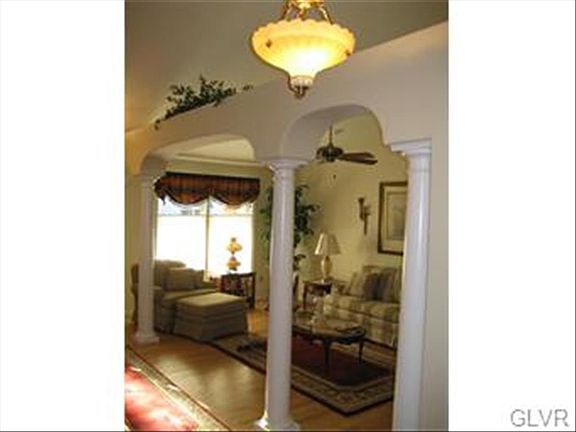 5th image of 3213 Eisenhower Dr