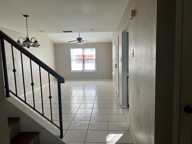 820 E Hillside Rd — Photo 5