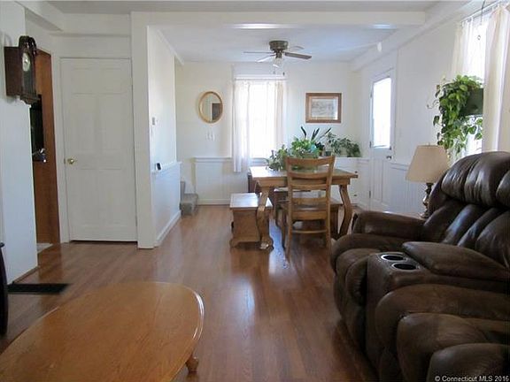 13'x27' Open living and d...