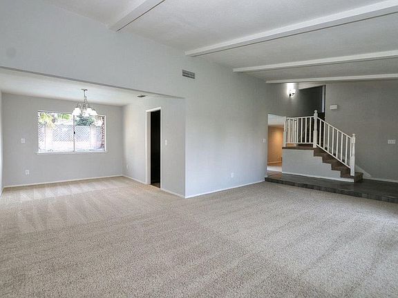 4th image of 1102 Reef Ct