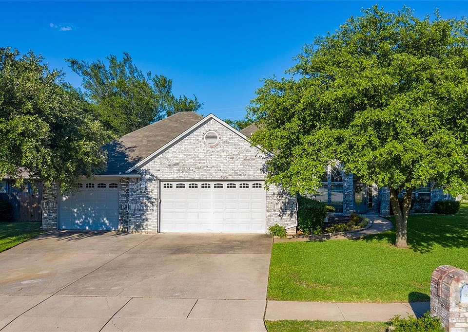 1st image of 555 Big Bend Dr