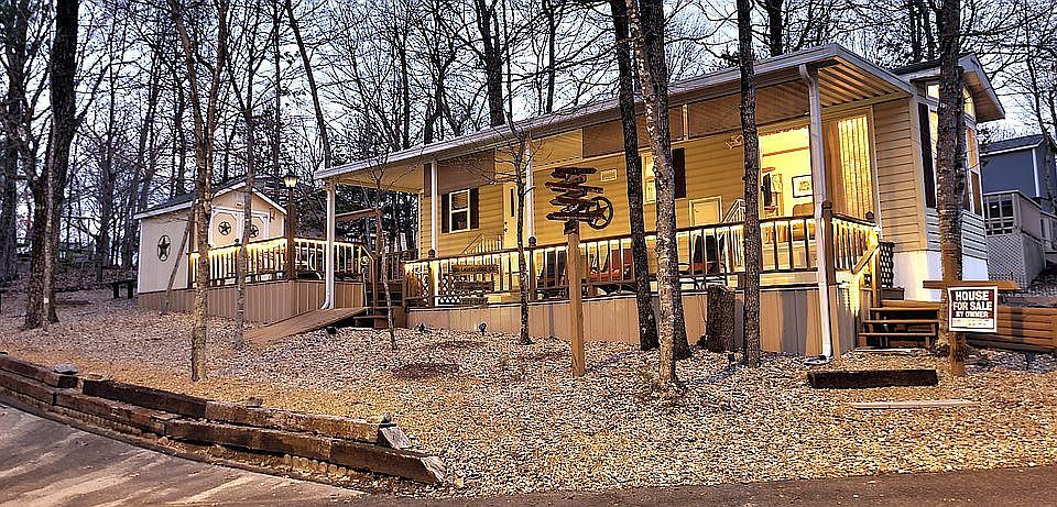 1st image of 190 Laurelwood Ln