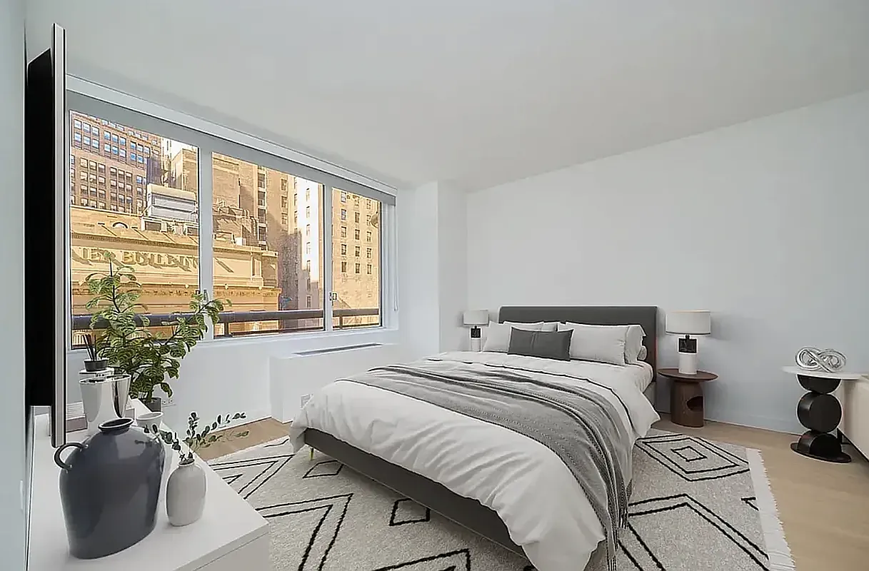 70 West 37th Street — Photo 2