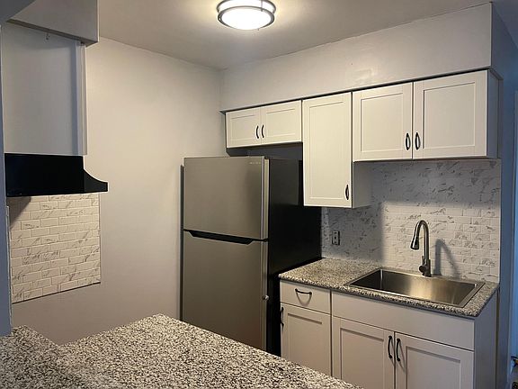 3rd image of 213 Virginia St #B