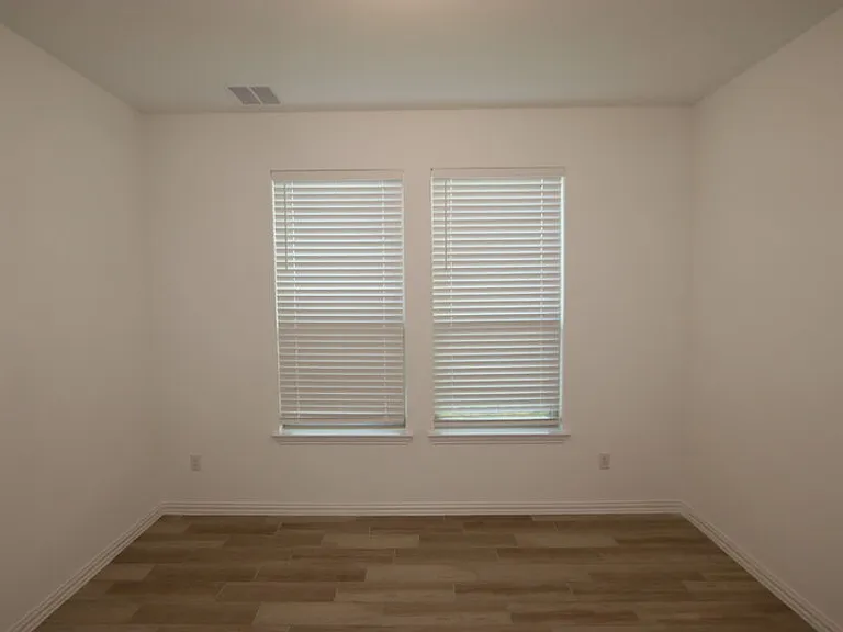 401 Mangold Dr — Photo 24