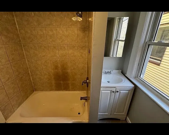 185 S 11th St #2L — Photo 8