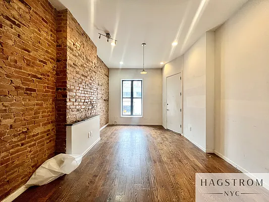 Rented by Hagstrom Management Inc | media 10