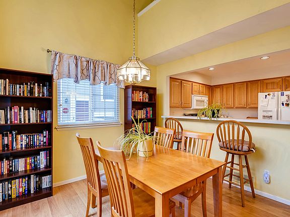 Spacious dining!
