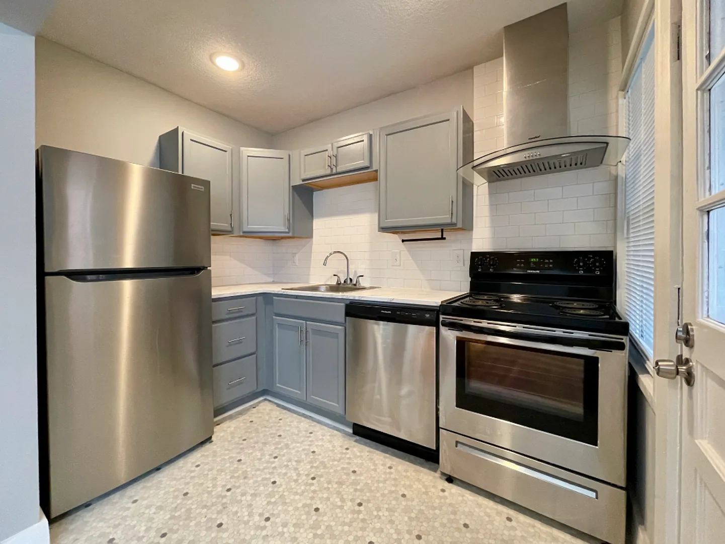 South Plaza Apartments — Photo 2