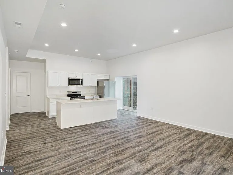 980 N Marshall St #4 — Photo 3