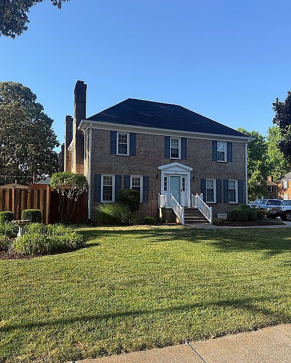 1st image of 301 Middle Oaks Dr