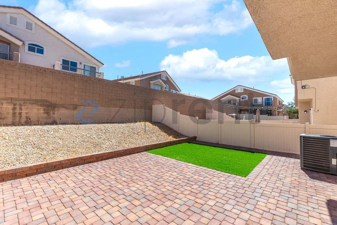 3 bed, 2.5 bath, 1468 sqft, $1,975 — Photo 4