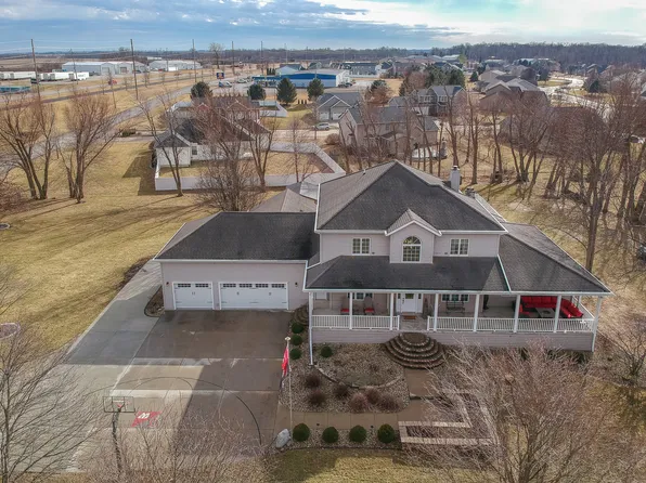 104 S Spencer St, Lexington, IL 61753