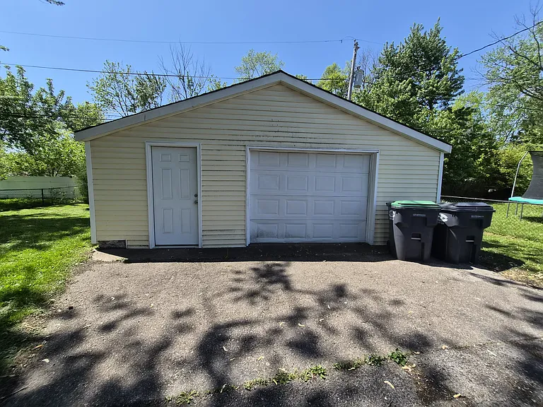 464 Carol Dr — Photo 24