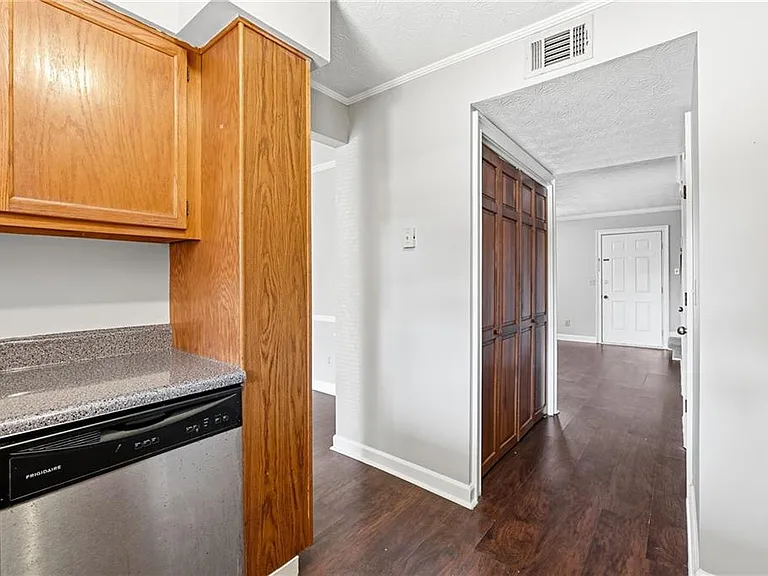 6148 Winfield Ct — Photo 8
