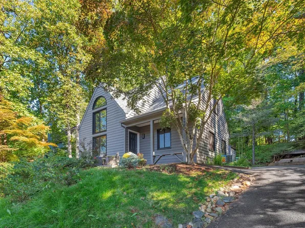 1778 Stoney Creek Dr, Charlottesville, VA 22902