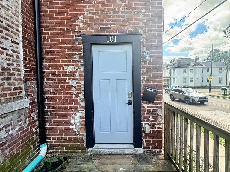201 E 5th St #101 — Photo 18