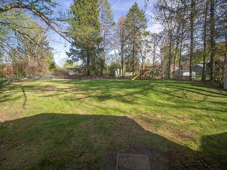 934 Mohegan Rd — Photo 4