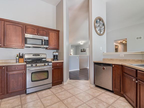 5th image of 207 Gladys Ave