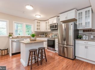 1046 Shenandoah River Dr, Harpers Ferry, WV 25425