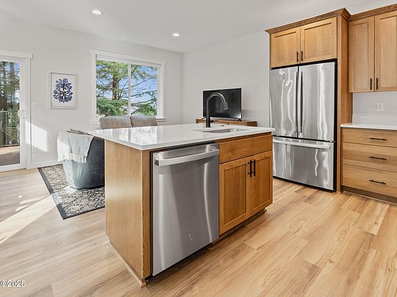 5th image of 1455 SE Marine Ave