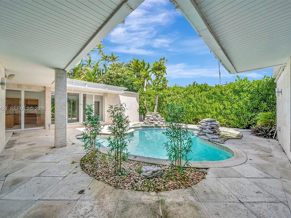 S Hibiscus Dr