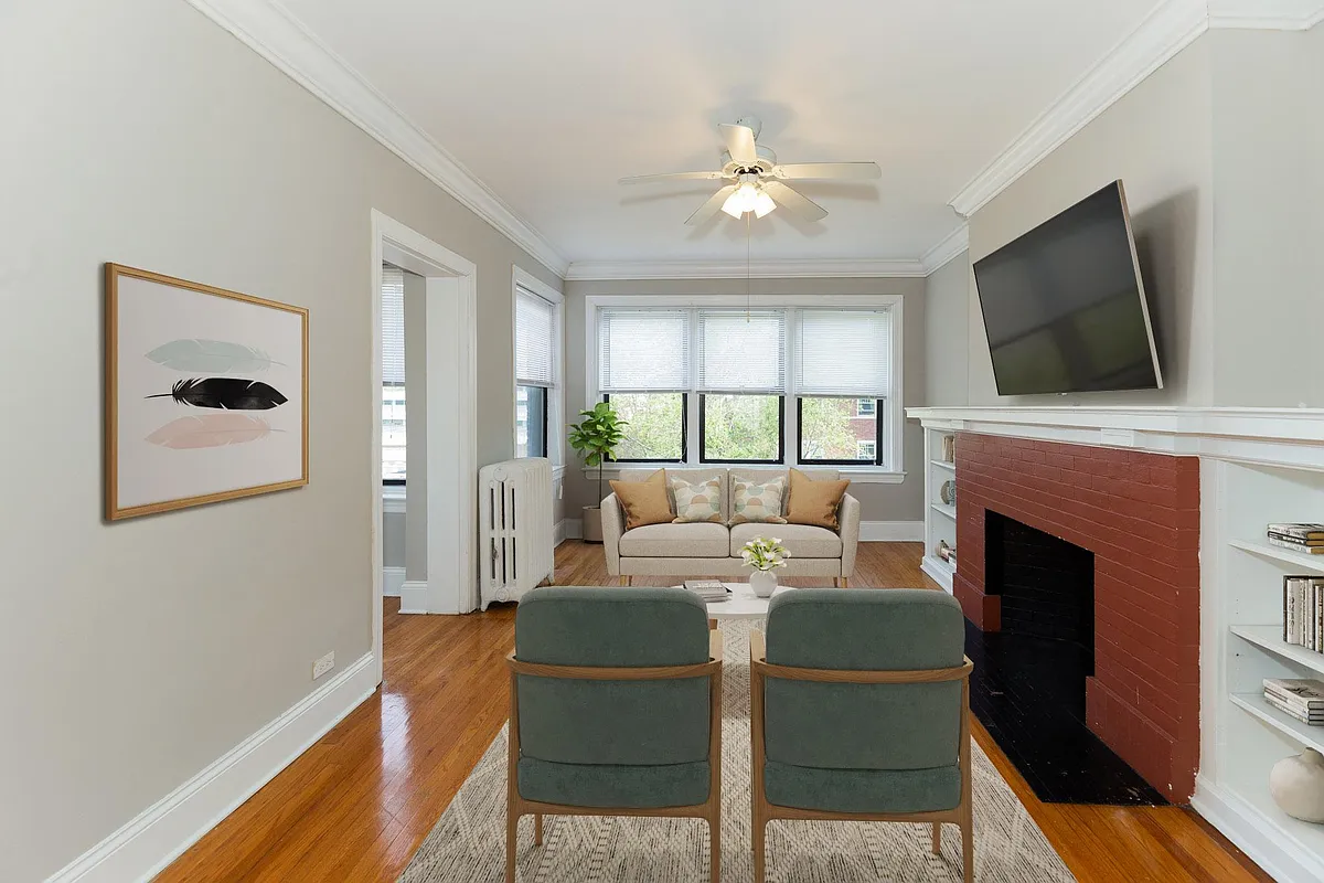 Building Photo - 618 Hinman