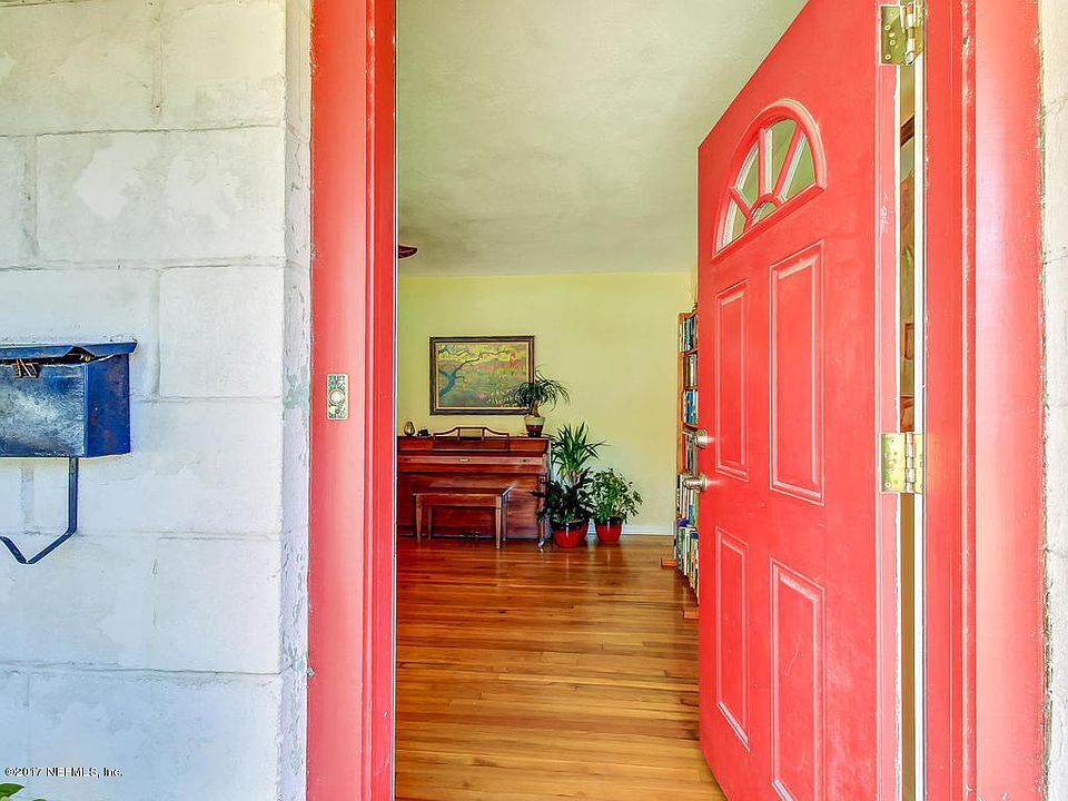 2nd image of 3923 Anvers Blvd