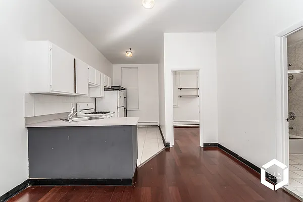 Rented by LIX Real Estate LLC | media 23