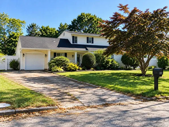 1077 Sipp Avenue, Medford, NY 11763
