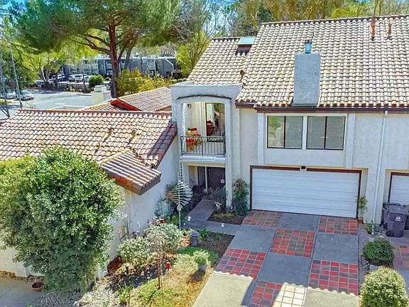 4th image of 861 Lake Terrace Cir