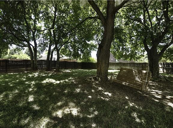 3rd image of 302 Hamblen Ct