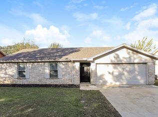6004 Cool Springs Dr, Arlington, TX 76001