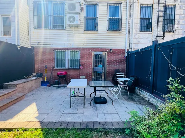 64-09 Woodside Avenue image 17 of 17