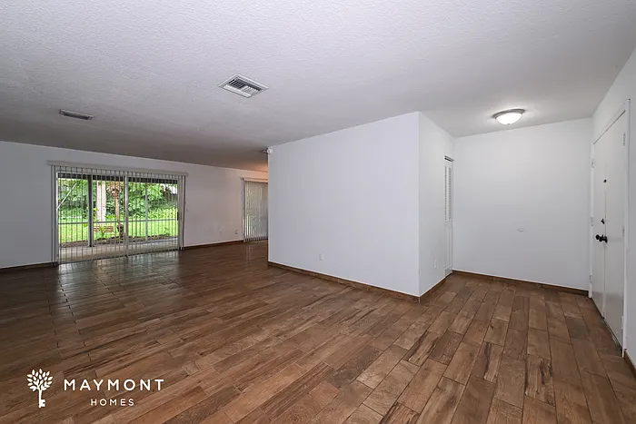3 bed, 2.0 bath, 1356 sqft, $1,975 — Photo 3