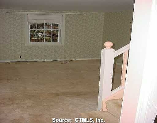 LIVING ROOM W/O FURNITURE