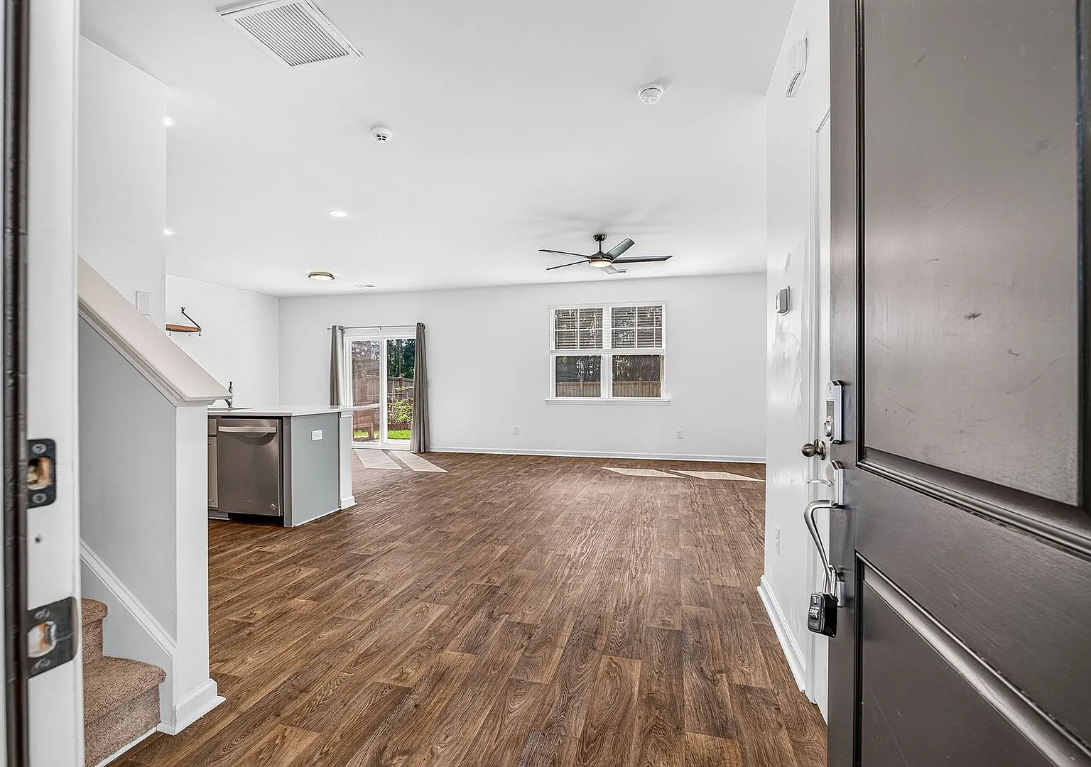 Spacious Summerville Home with Community Amenities — Photo 2