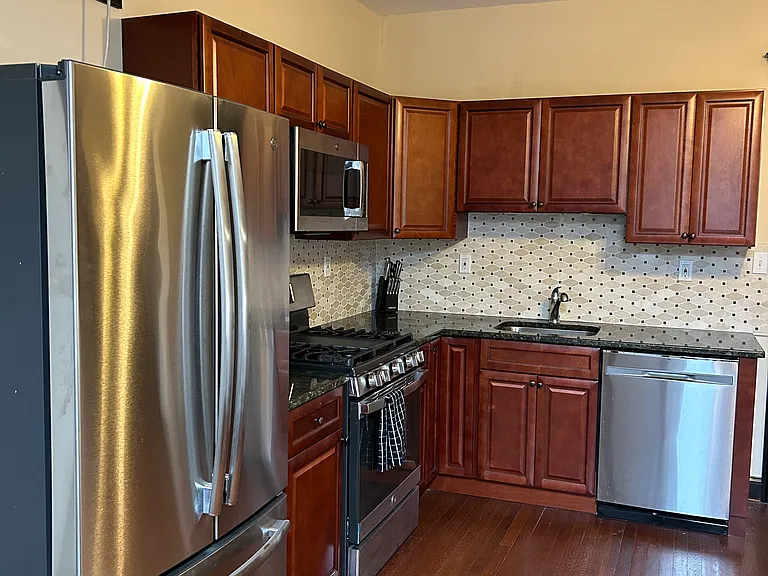 116 Morris Ave #1 — Photo 6