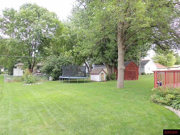 4th image of 915 Pfau St