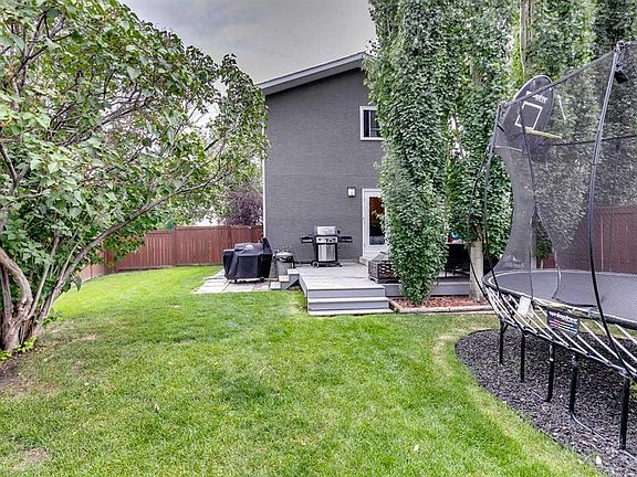 4th image of 849 Queensland Dr SE