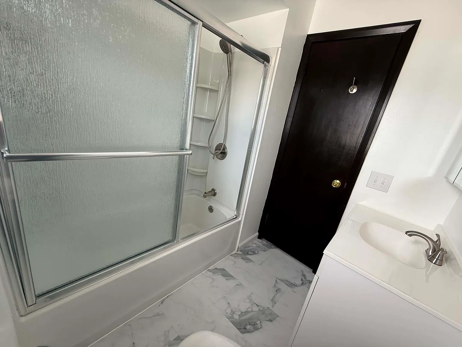 1 bed, 950 sqft, $2,399 — Photo 4