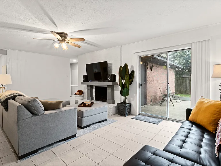 25818 Leafywood Dr — Photo 12