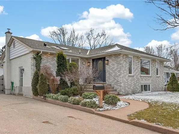 5418 Anthony Pl, Burlington, ON L7L 3G8