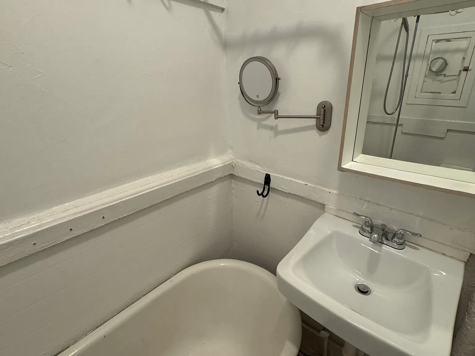1 bed, 1.0 bath, $2,500 — Photo 1